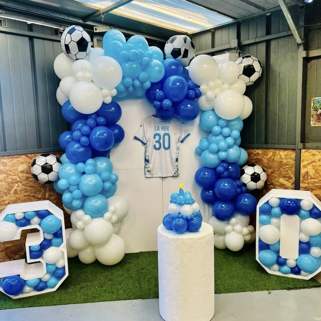 Arche de ballons thème football pour un anniversaire à Pau
