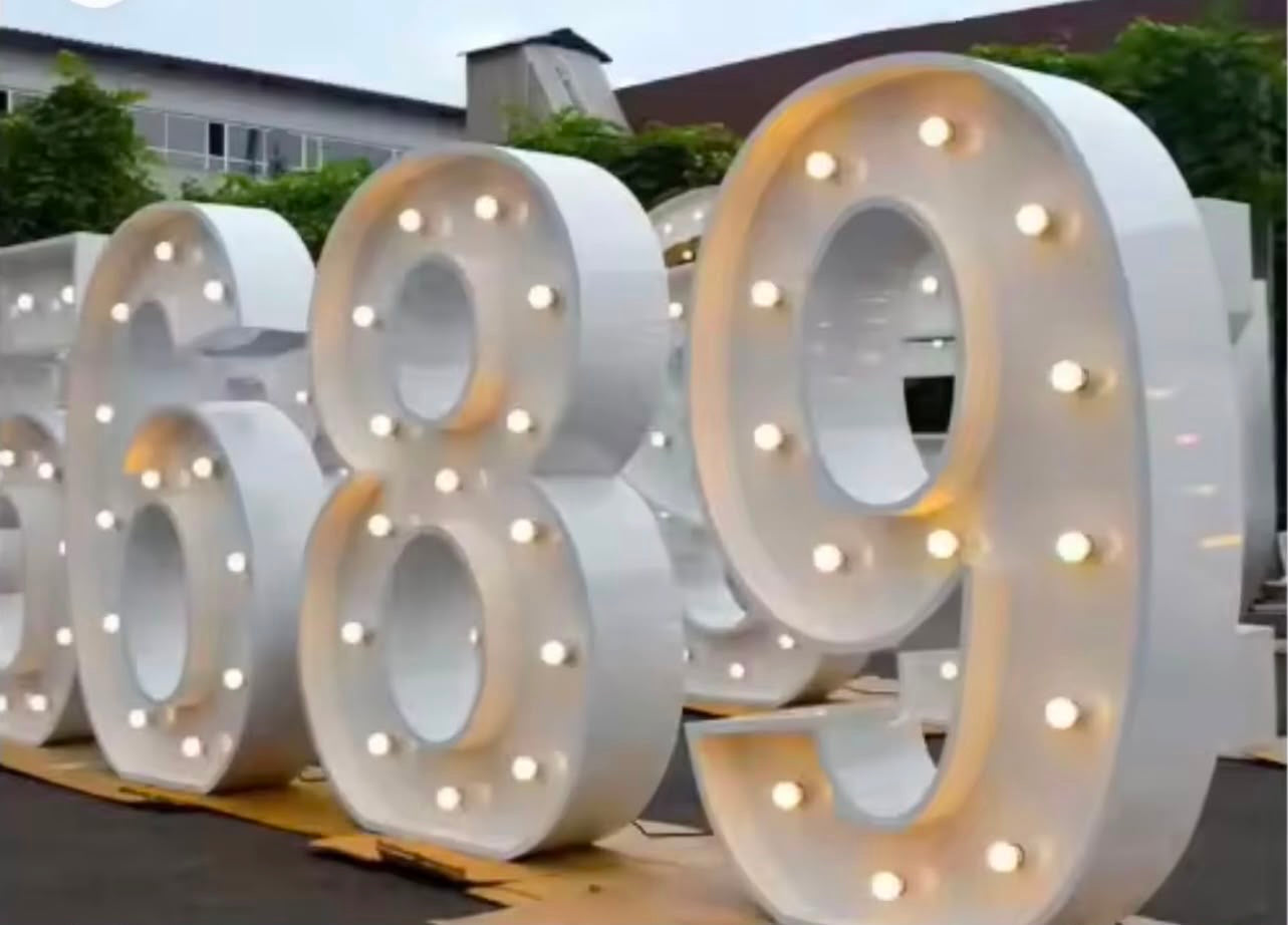 Chiffres lumineux géants 1,20 m à louer pour anniversaire à Pau